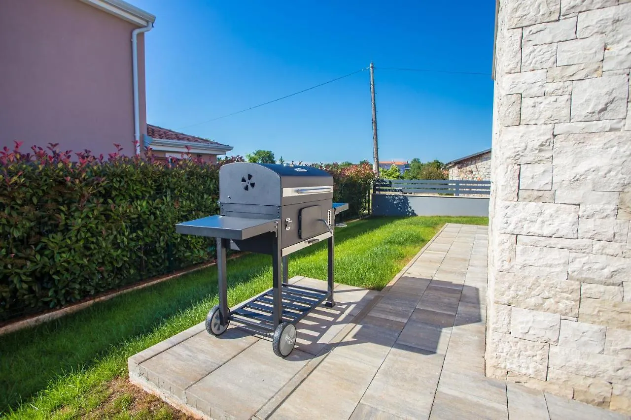 Villa Tiffany With Private Pool And Garden Porec