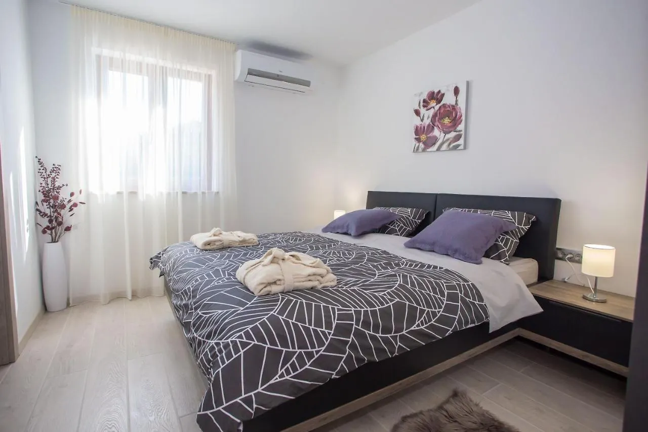 Villa Tiffany With Private Pool And Garden Porec Croatia