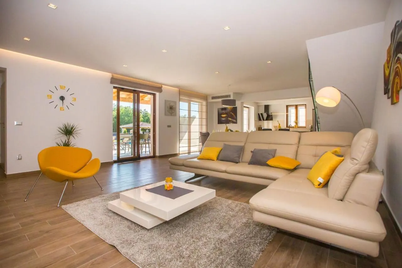 Villa Tiffany With Private Pool And Garden Porec