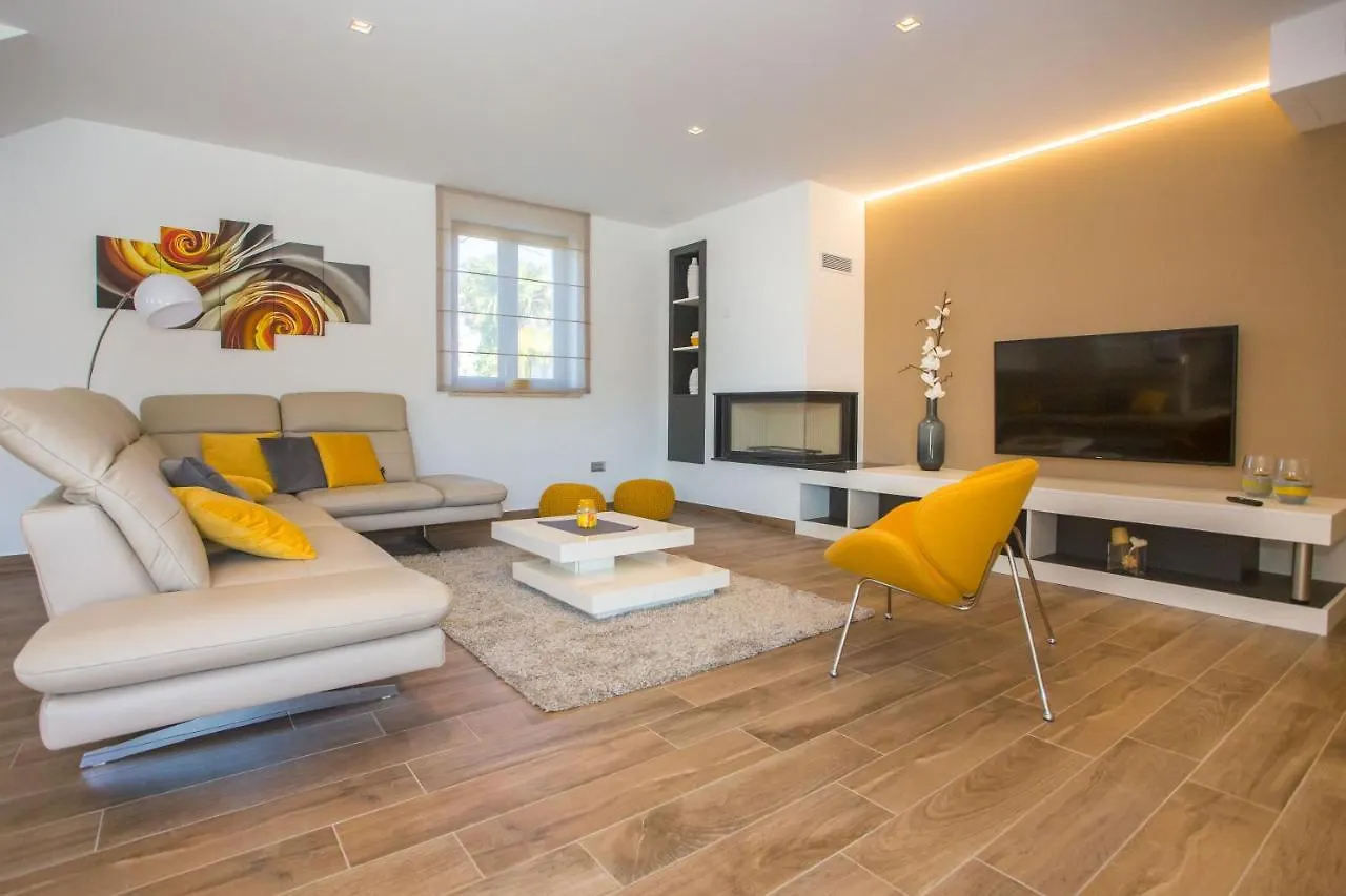 Villa Tiffany With Private Pool And Garden Porec Croatia