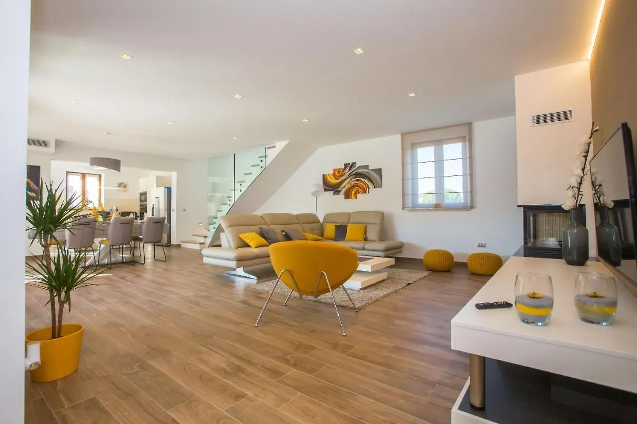 Villa Tiffany With Private Pool And Garden Porec