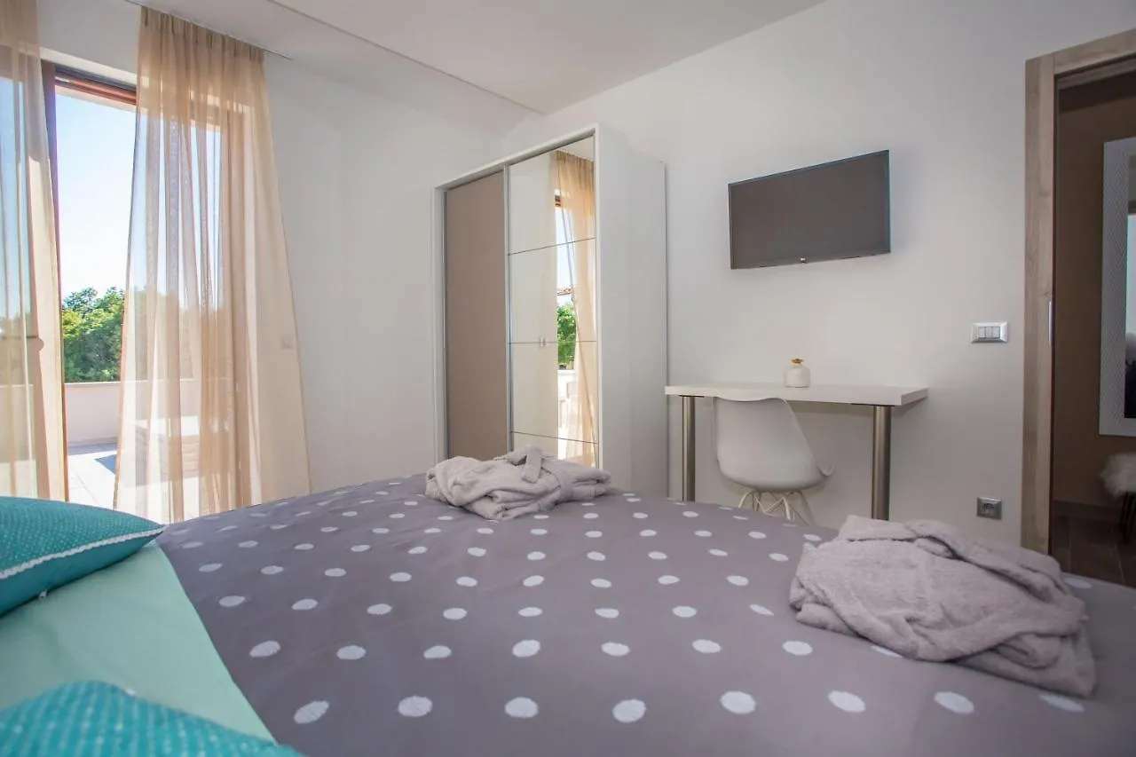 Villa Tiffany With Private Pool And Garden Porec