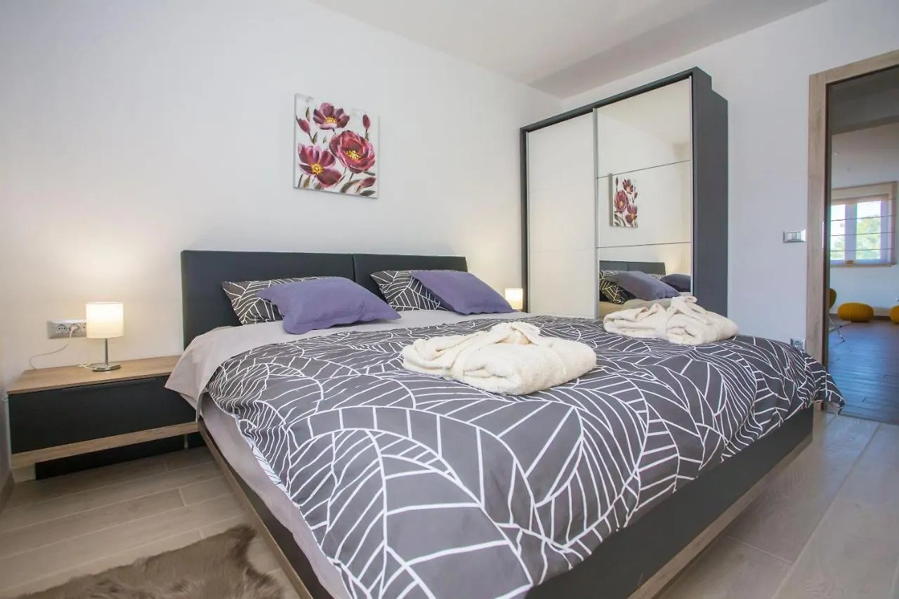 Villa Tiffany With Private Pool And Garden Porec 0*,