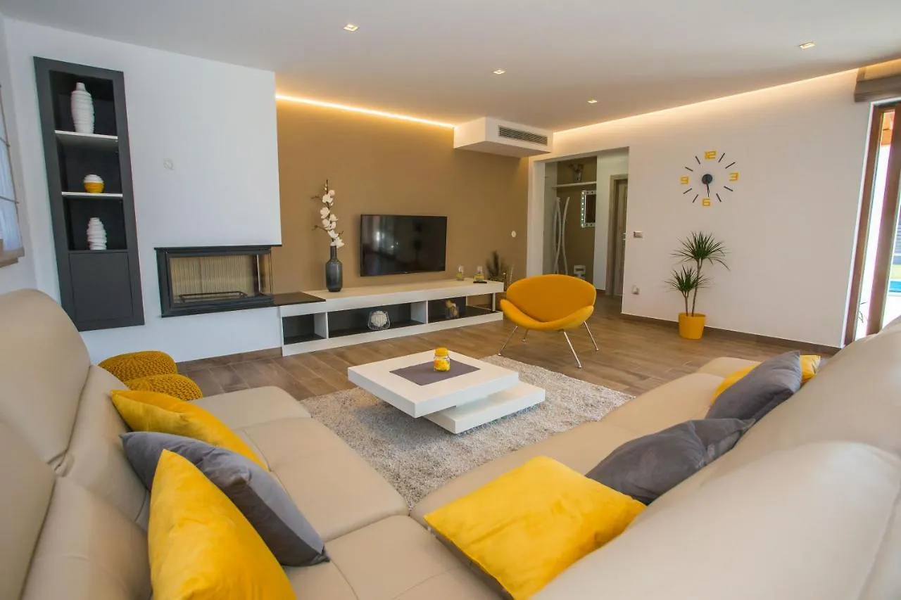 Villa Tiffany With Private Pool And Garden Porec